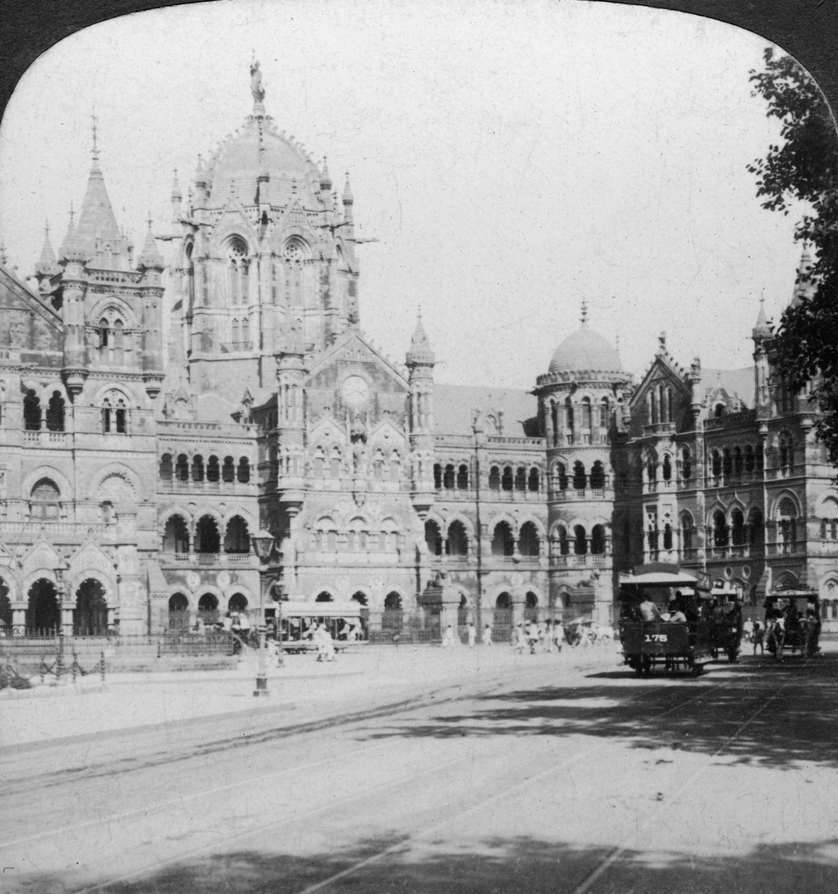 Victoria Terminus jernbanestasjon, Bombay, India, 1903. av Underwood and Underwood
