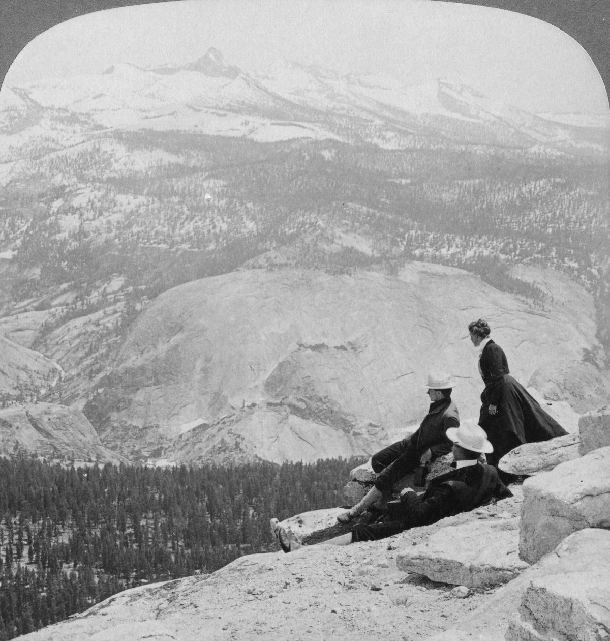 Utsikt fra Clouds Rest over Little Yosemite Valley til Mount Clark, California, USA, 1902 av Underwood and Underwood