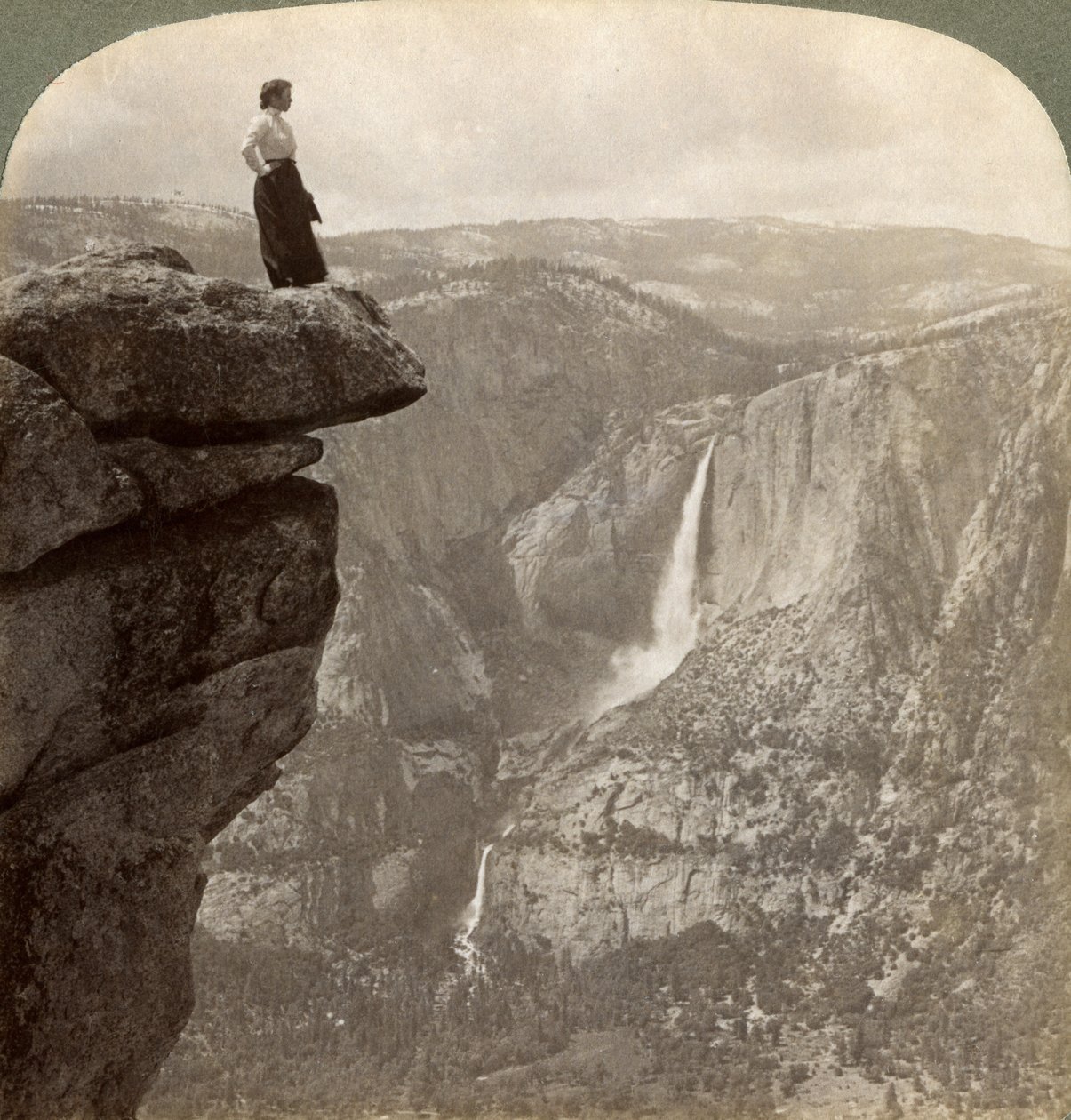 Utsikt fra Glacier Point, Yosemite Valley, California, USA, 1902. av Underwood and Underwood