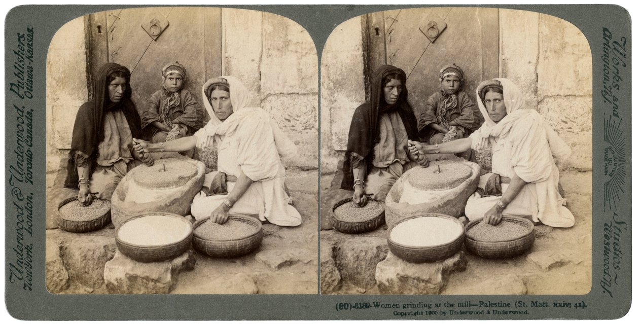 Kvinner som maler på bruket, Palestina, 1900. av Underwood and Underwood