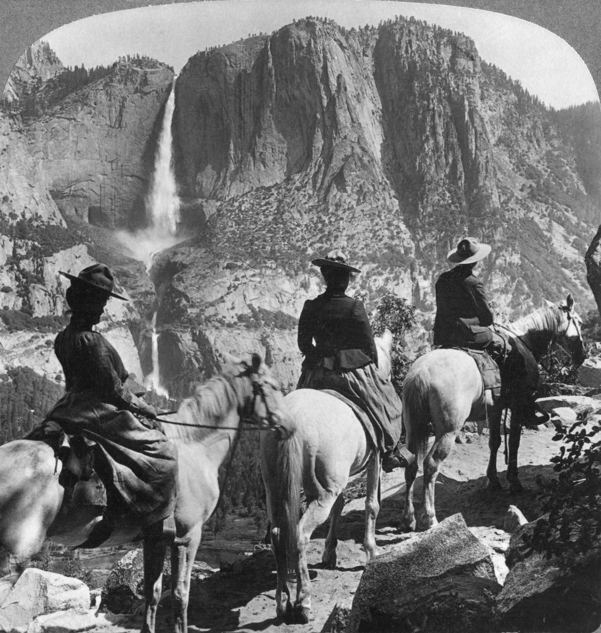 Yosemite Falls, fra Glacier Point-stien, Yosemite Valley, California, USA, 1901 av Underwood and Underwood