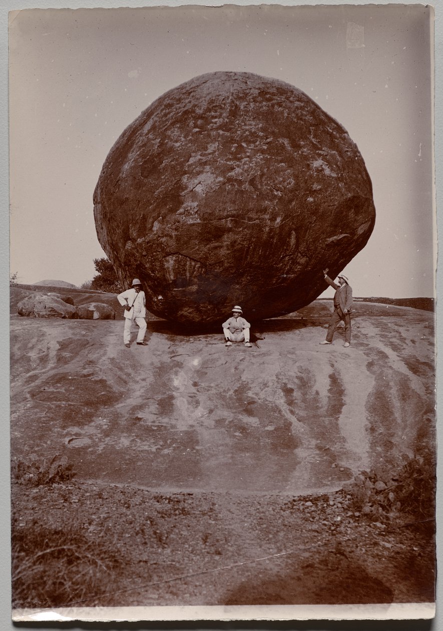 Krishnas smørball, Mahabalipuram av Unidentified Photographer