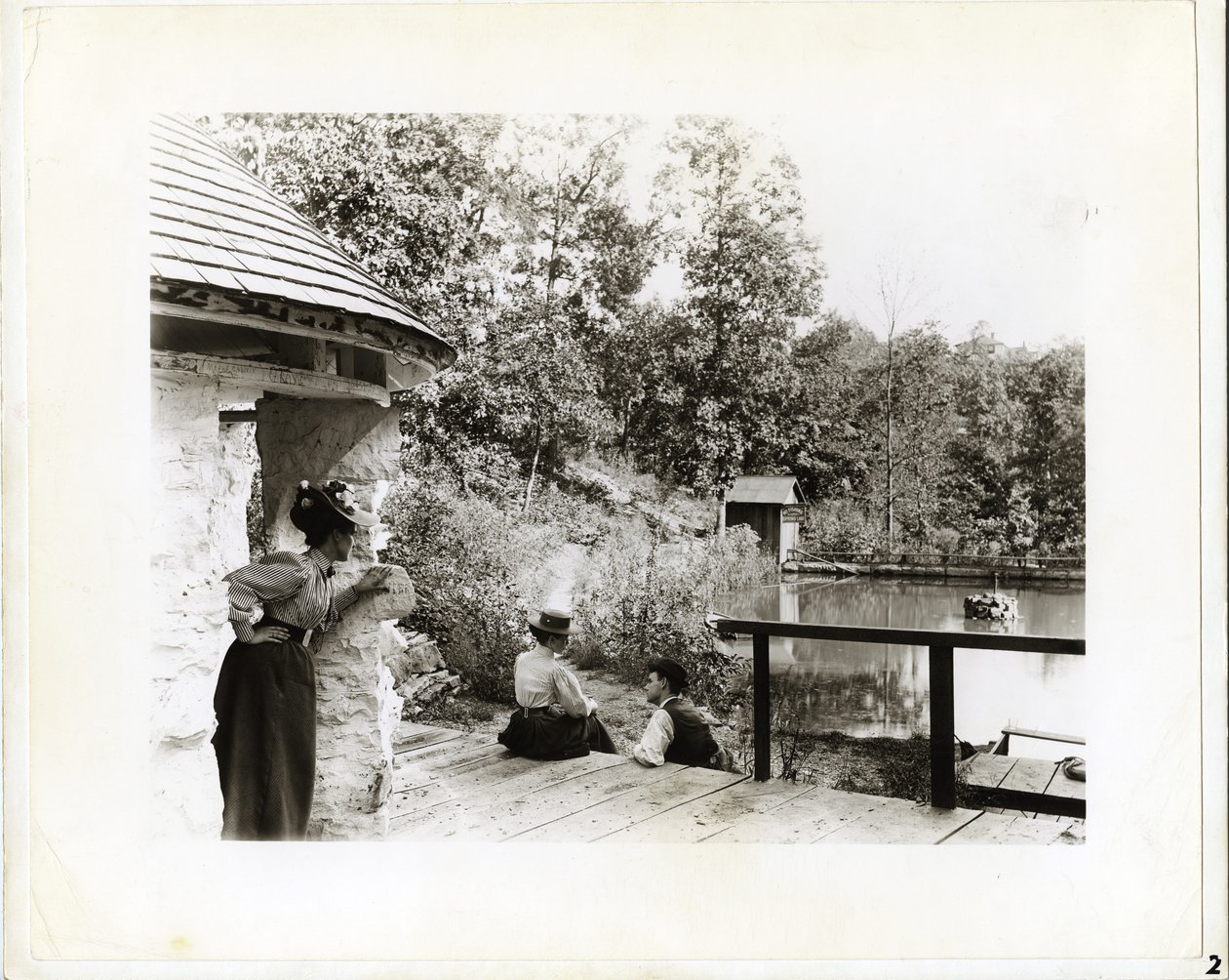 Gruppe i Spring Lake Park, øst for Fenton, Missouri av Unknown