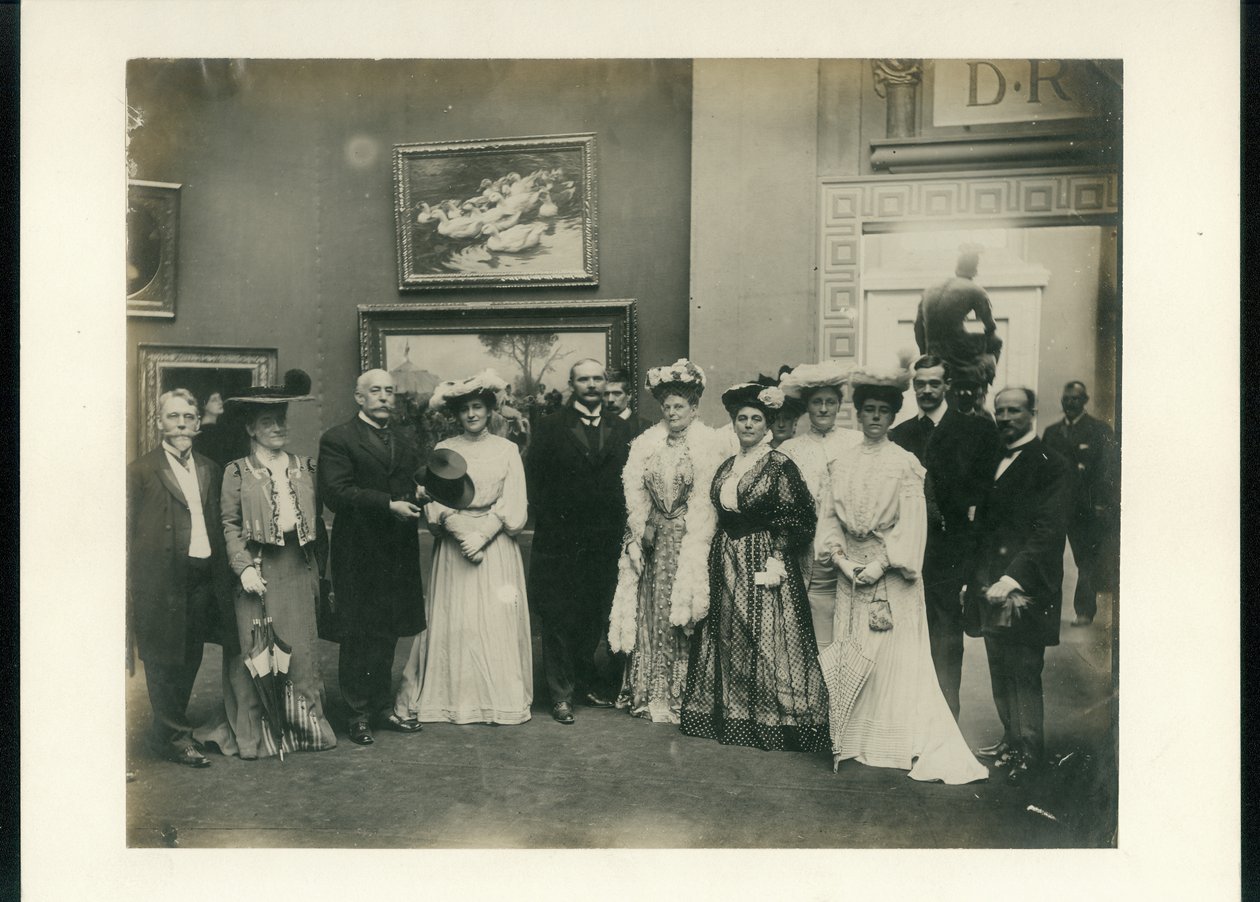 Mottaksgruppen Palace of Art, inkludert fru Manning, president i Board of Lady Managers (sjette fra venstre) og Florence Hayward (andre fra venstre) av Unknown