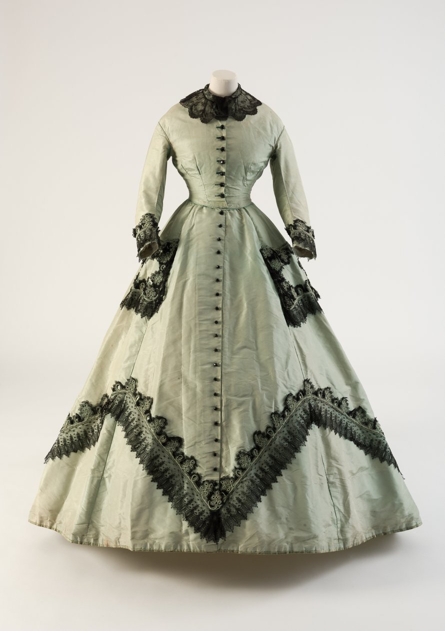 Lysegrønn silkekjole med påført maskinlaget blonder, 1860-tallet (silke og blonder) av Unbekannt Unbekannt