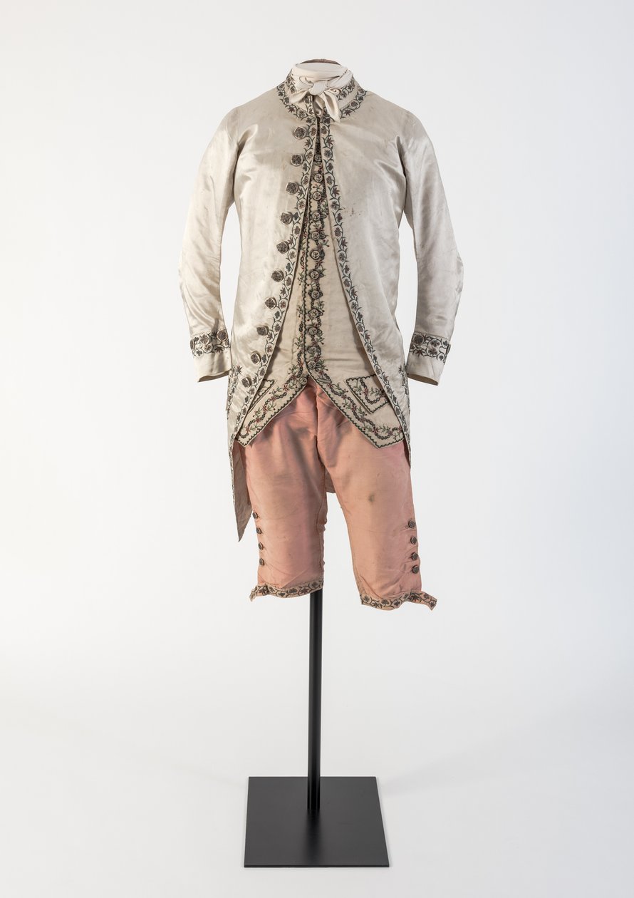 Mans kremfarget silkesatengbrodert kåpe og rosa silkebukse, 1780-tallet (silke) av Unbekannt Unbekannt