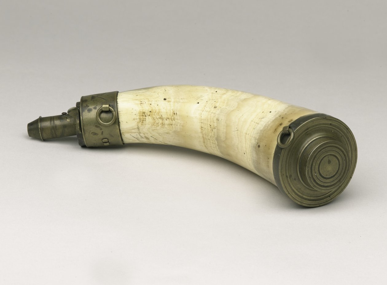 Pulverhorn sies å ha blitt båret ved Waterloo, 1815 (horn med messingtopp og dyse) av Unbekannt Unbekannt