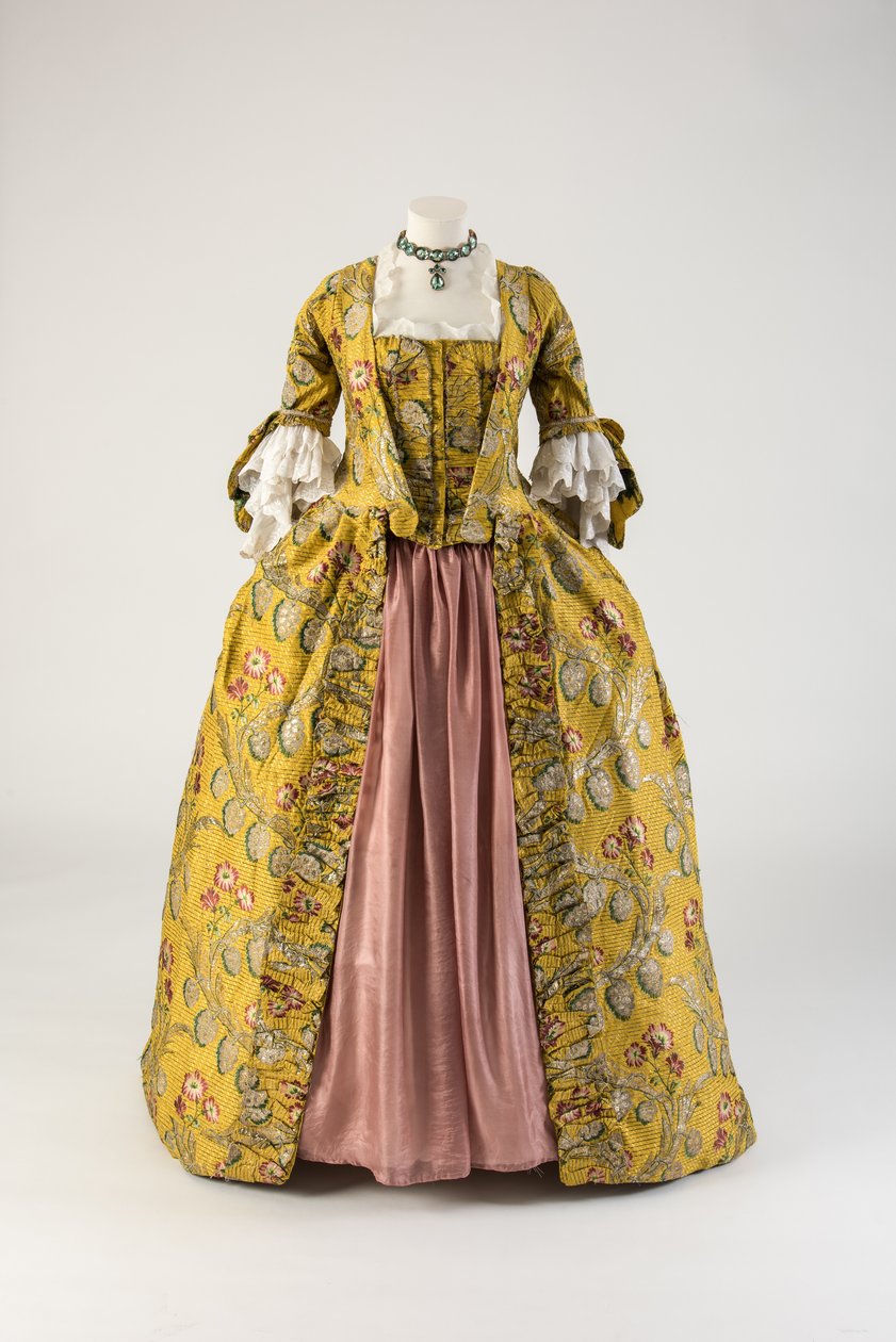 Gul og gullvevd silkekappe à la française, 1760-tallet (silke) av Unbekannt Unbekannt