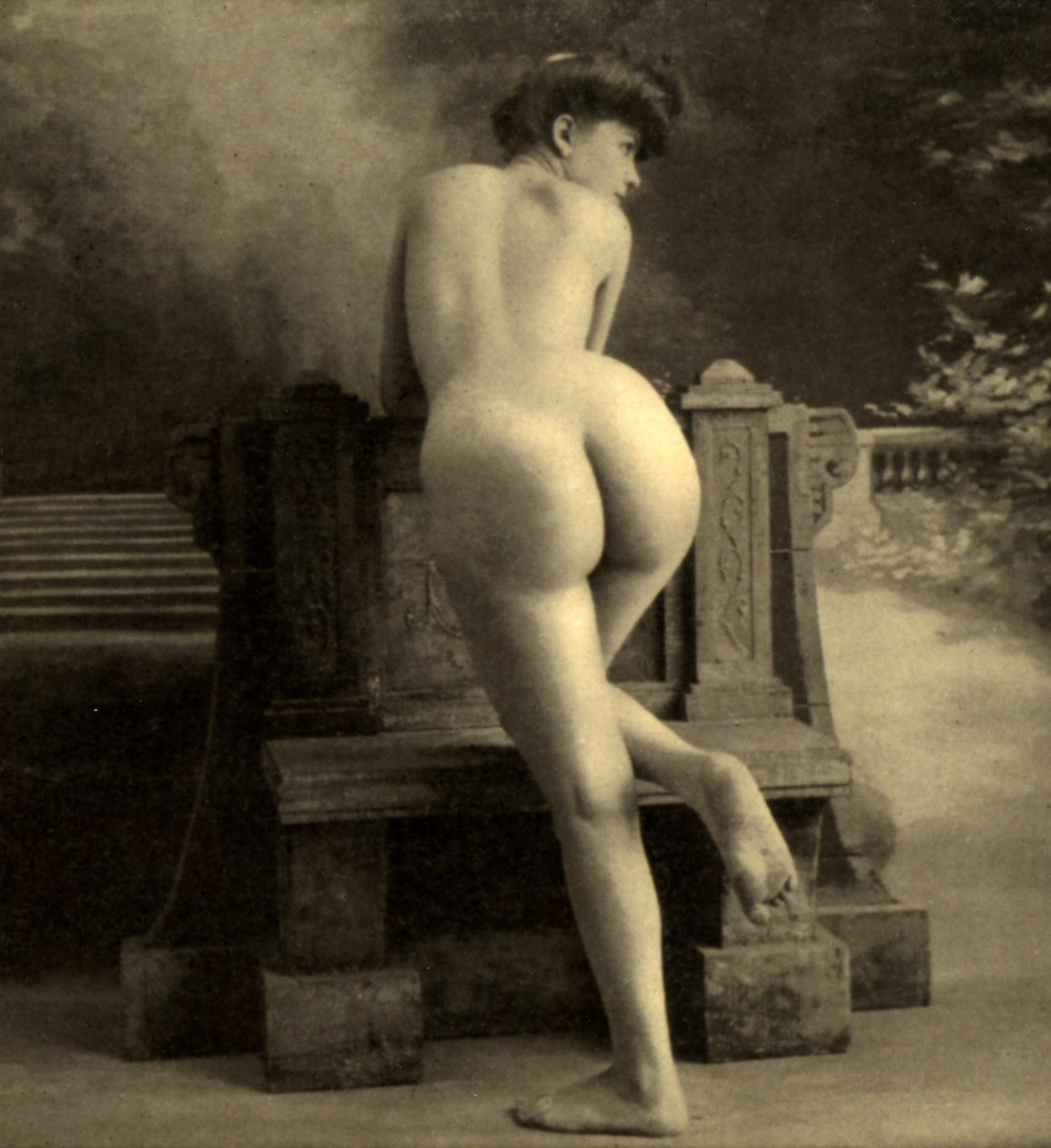 Naken kvinne, ca. 1900 (sepia-bilde) av Unknown