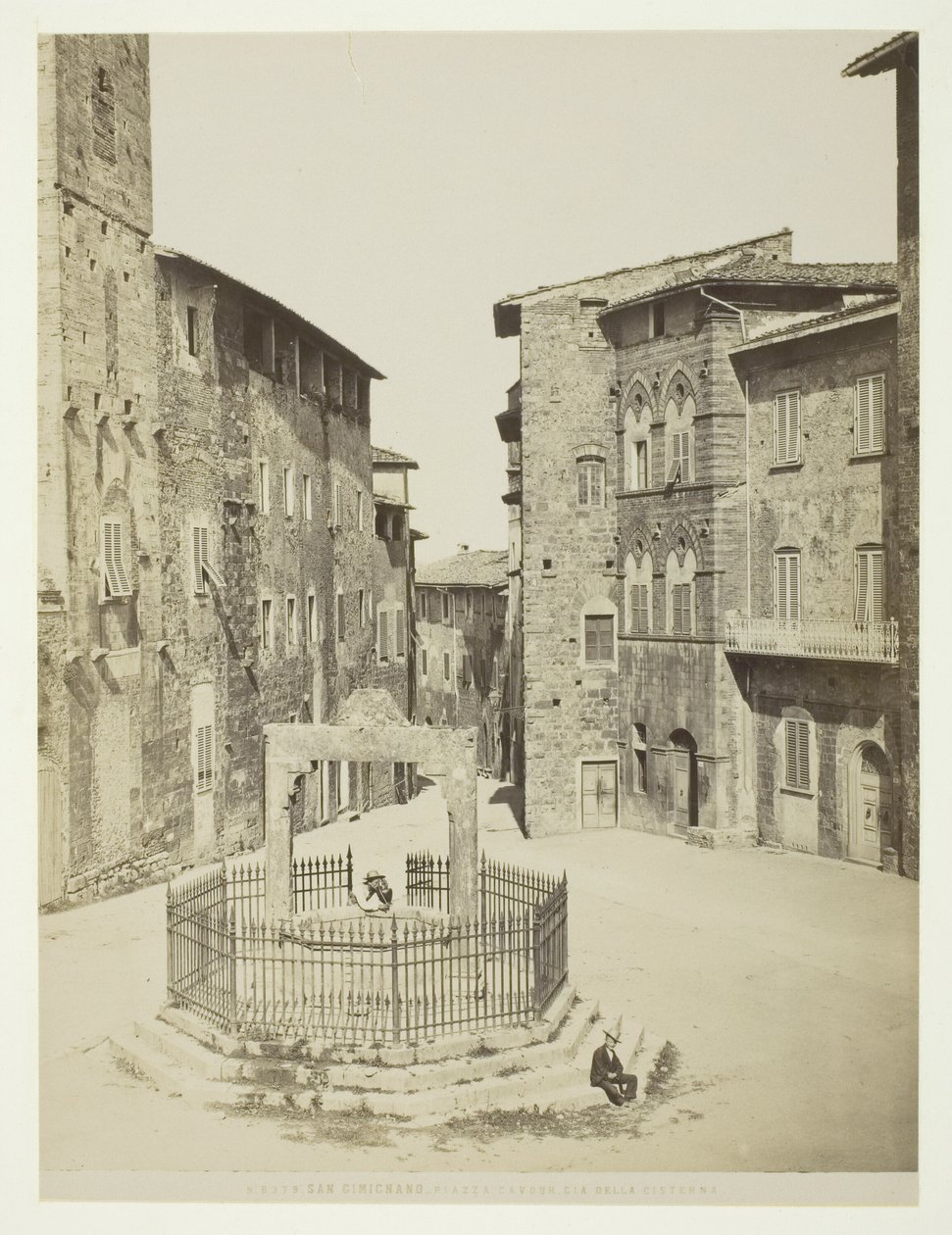 San Gimignano, Piazza Cavour cis av sisternen av Unknown
