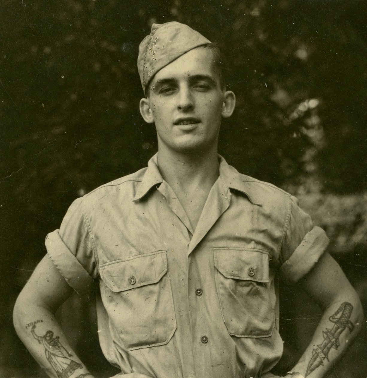 Tatovert amerikansk soldat, ca. 1941 av Unknown