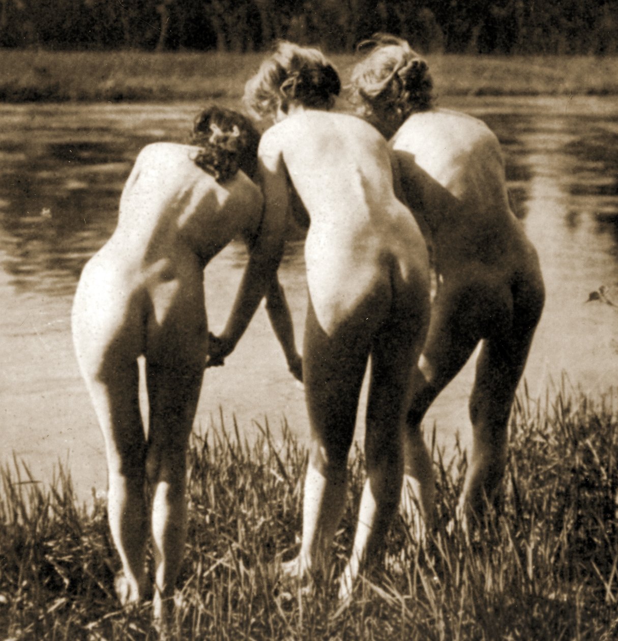 Three Graces , a Female Naken Trio, ca. 1900 (sepia-bilde) av Unknown