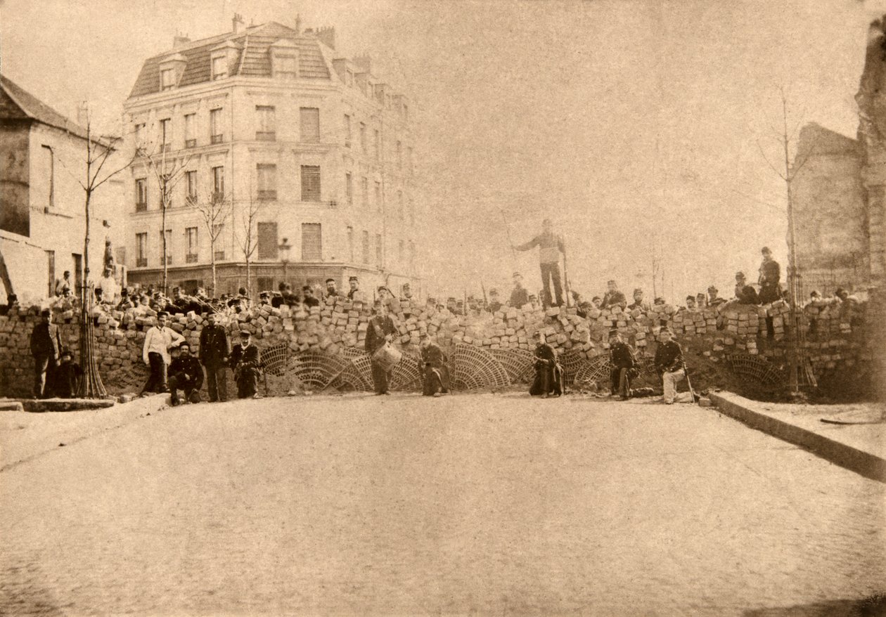 Barrikade i høyden av Menilamount, Paris, mars 1871 av Unknown artist