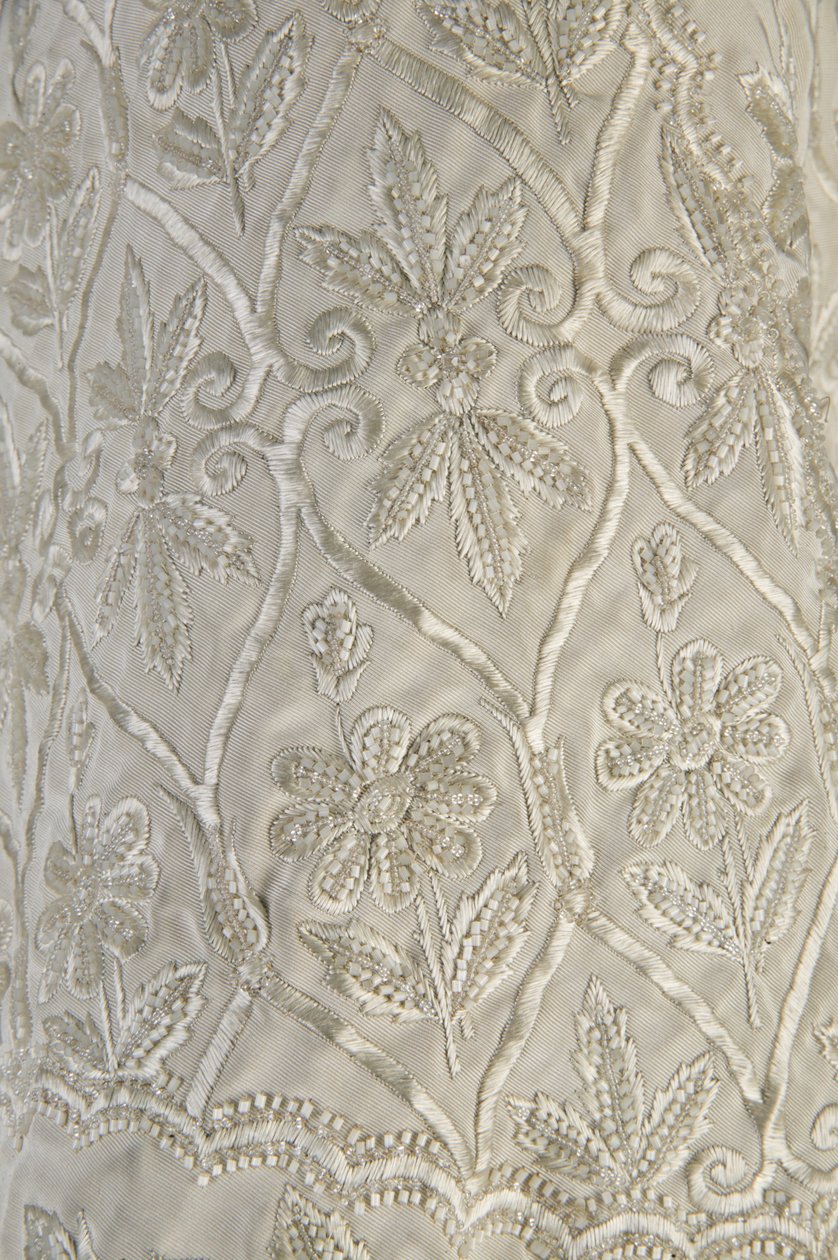 Bertha Palmers kåpe, ca. 1870 (detaljvisning av stoff), ribbet silkemoiré, frynser og krystallperler av Unknown artist