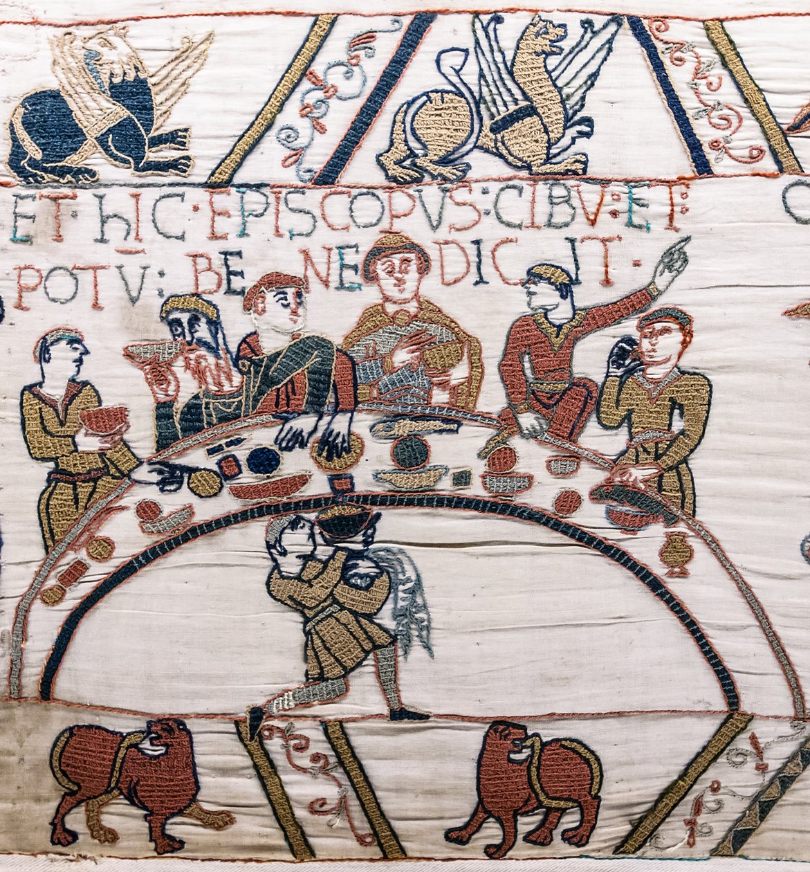 Biskop Odo velsigner maten og vinen, Bayeux-teppet (ullbroderi på lin) av Unknown artist