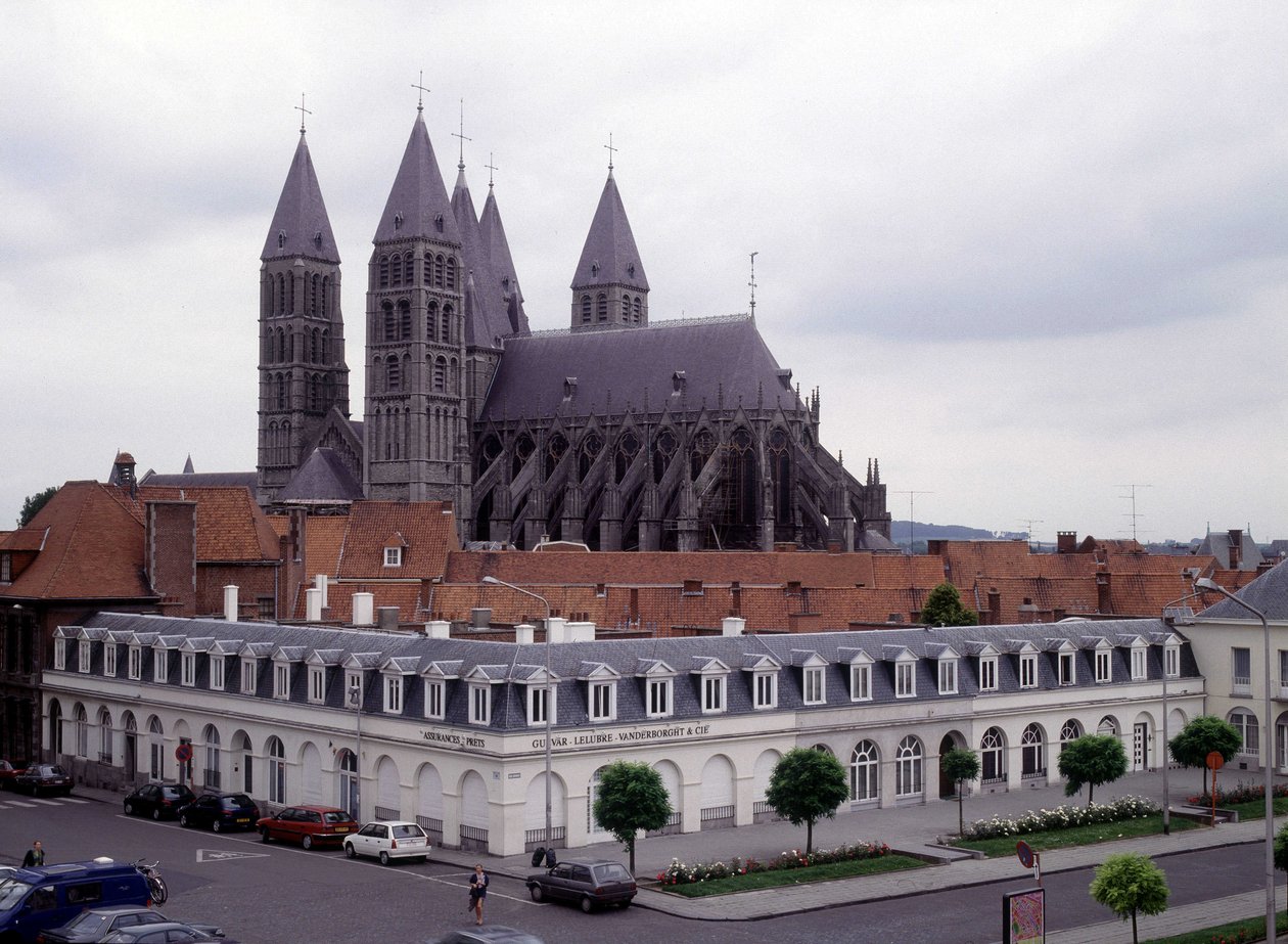 Cathedrale de Tournai (Belgia), utsikt fra utsiden. av Unknown artist