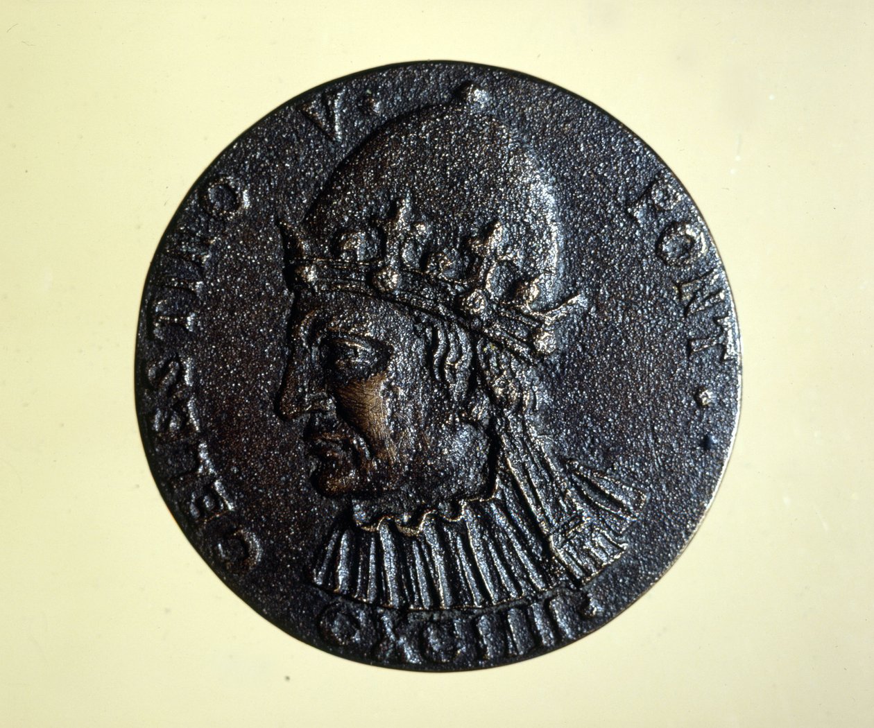 Celestin V (eller St. Peter Celestin) (1215 - 1296) paven som flyttet. Medalje av Roma-medaljekabinettet. av Unknown artist