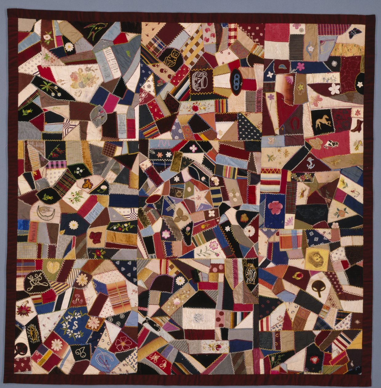 "Crazy" quilt, ca. 1885 (silke og fløyel) av Unknown artist