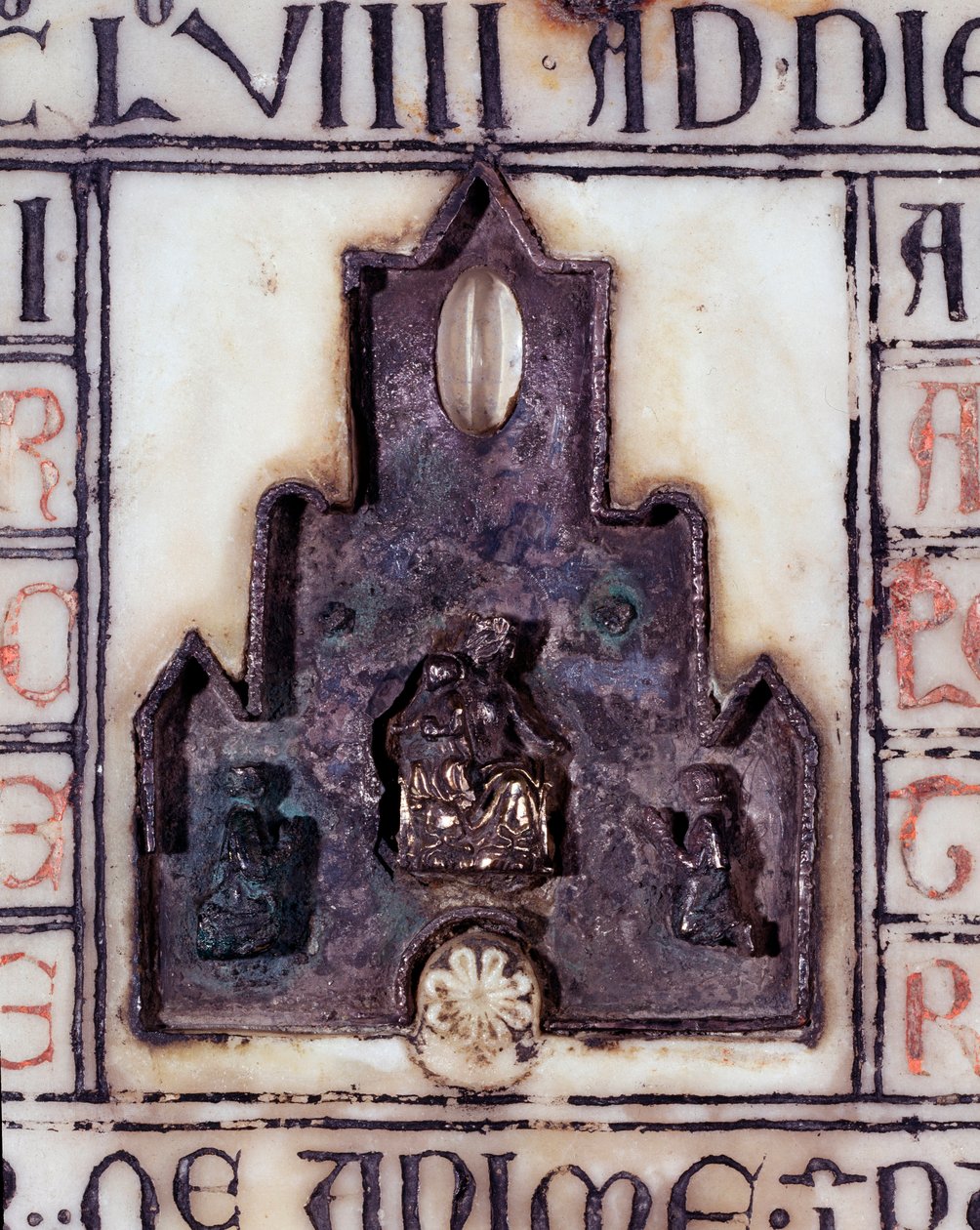 Detalj av en marmorgravstein av Simonetta og Percivalle Lercari, med relieff og gravering av Unknown artist