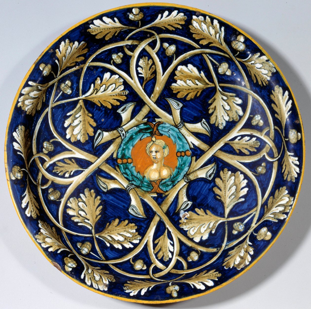 Fajanseplate med kvinnebyste. Paris fra 1500-tallet. Musée du Louvre av Unknown artist