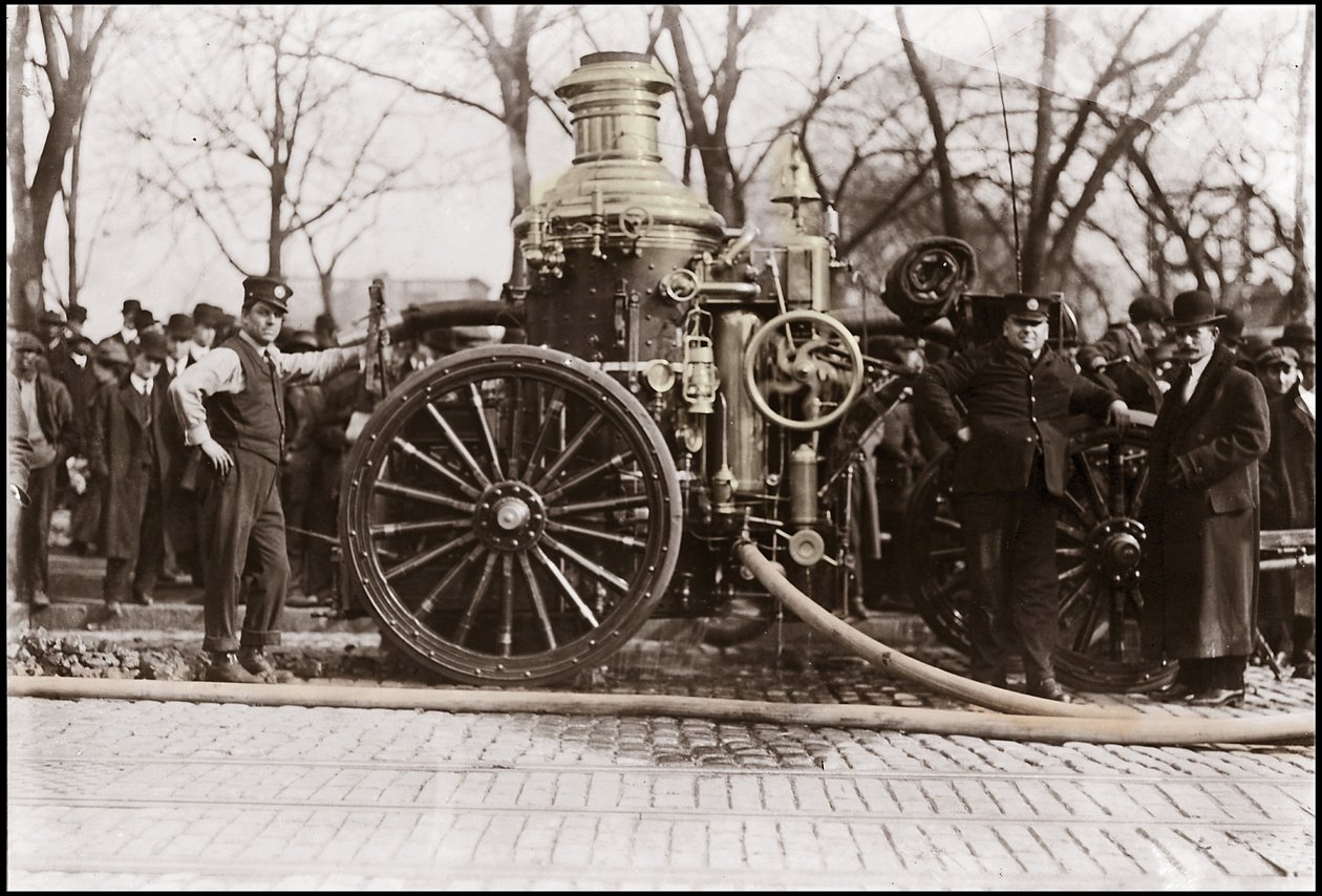 Brannpumpe fra New York Fire Brigade 1909. av Unknown artist