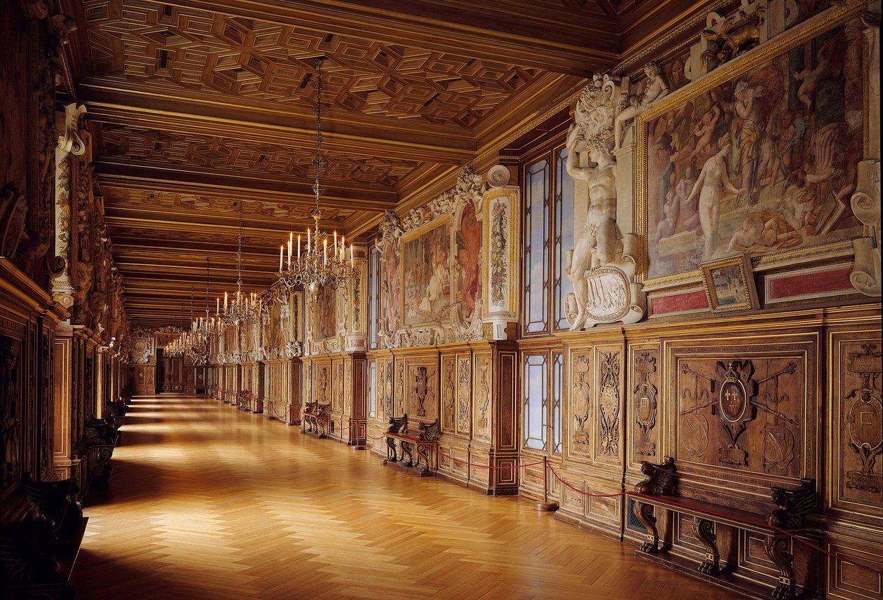 Galerie Francois I ved slottet Fontainebleau: treverk og veggmalerier laget på 1500-tallet av Unknown artist