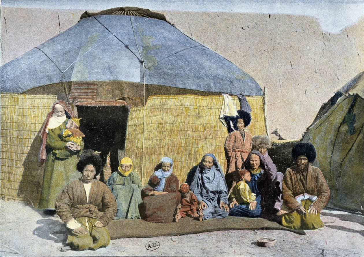 Gruppe av Tekes (russiske nomader) foran deres yurt, sent på 1800-tallet av Unknown artist