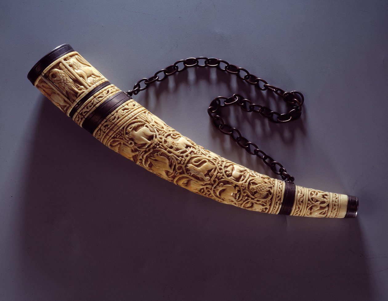 Ivory Oliver monterer på sølv. 1050-1100. Paris, Louvre-museet av Unknown artist
