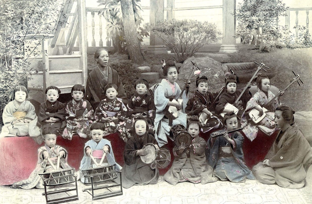 Japanese Children playing music, late 19th century av Unknown artist