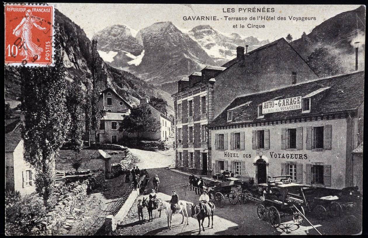Les Pyrenees, Gavarnie: terrasse på Hotel des Voyageurs og sirkuset - postkort, sent på 1800-tallet av Unknown artist