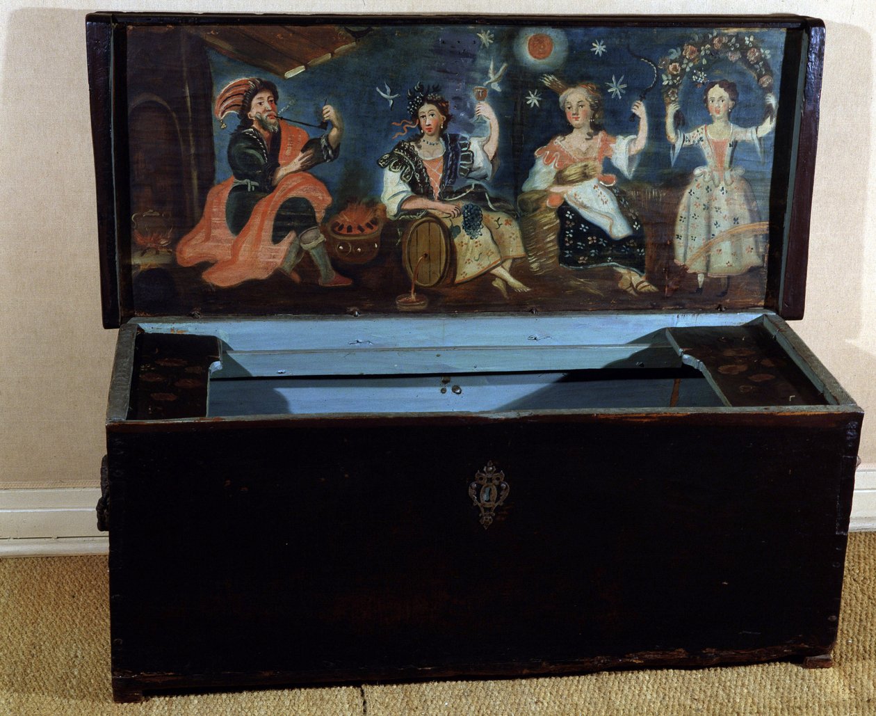 Marine Chest, Regionalt forhistorisk museum, Menton. av Unknown artist