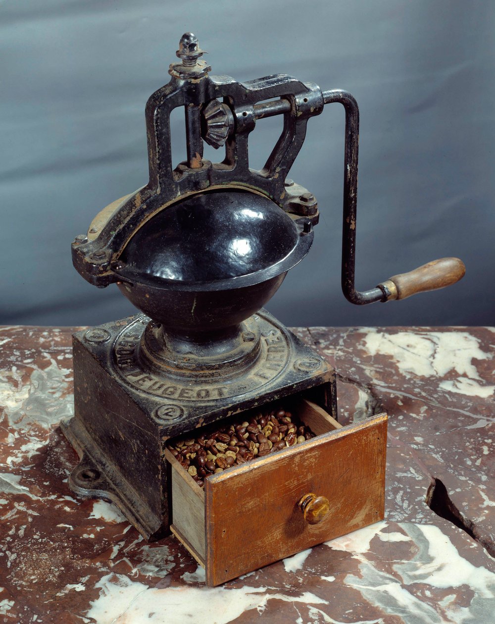 Peugeot kaffemølle fra 1800-tallet. av Unknown artist