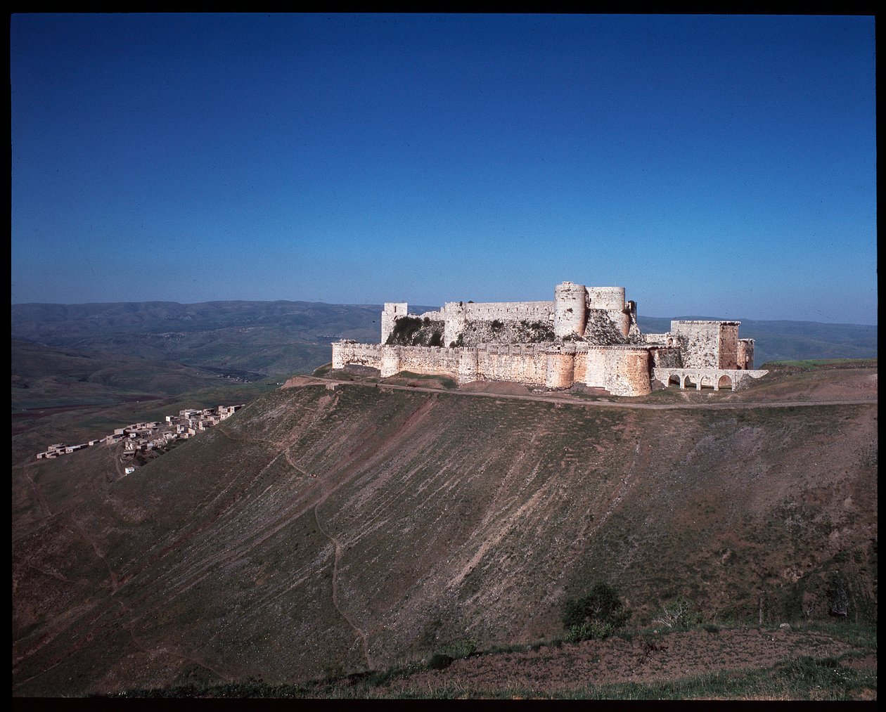 Utsikt over Krak of the Knights, Crusader castle, ca. 1100 (Fotografi) av Unknown artist