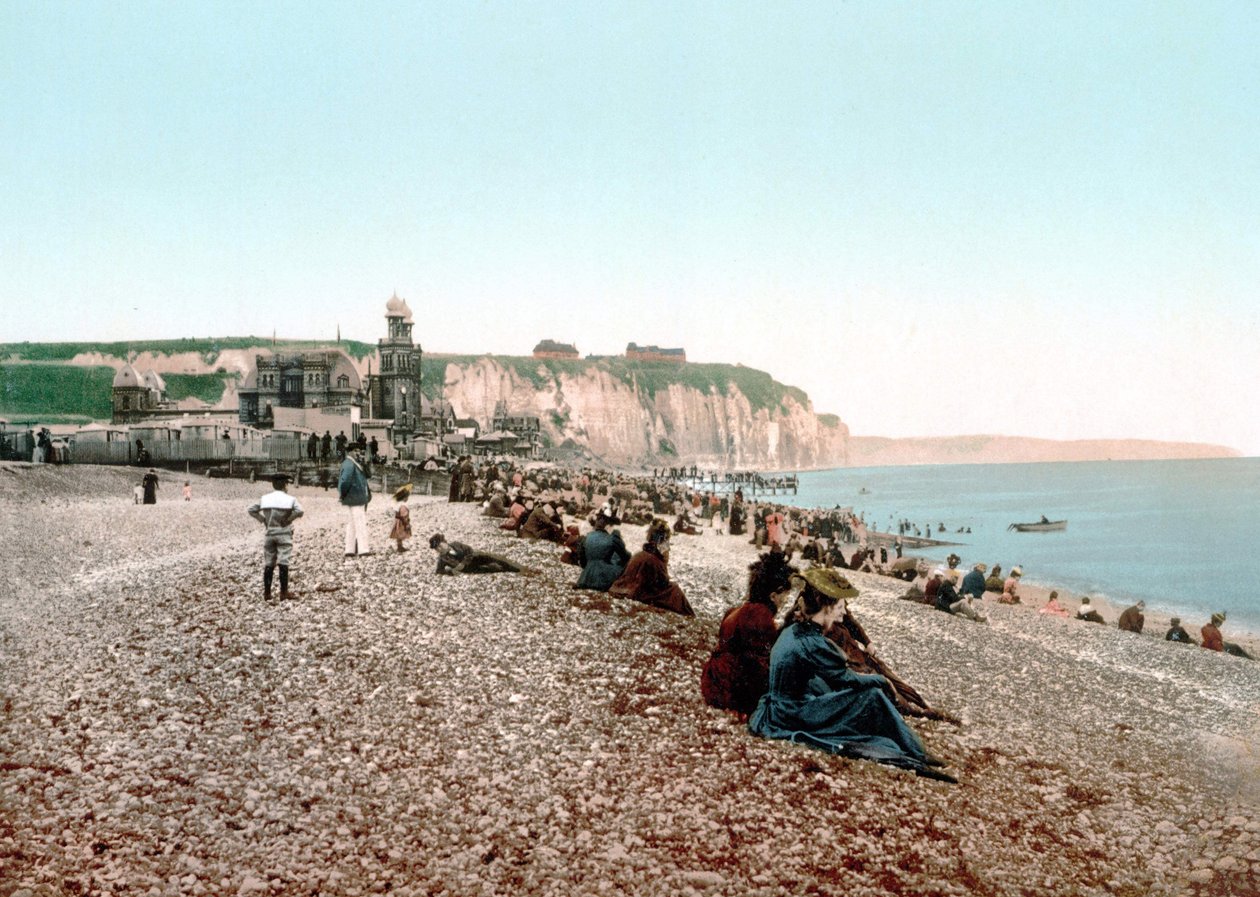 View of the beach and the Casino of Dieppe. Photochrome v. 1890. av Unknown artist