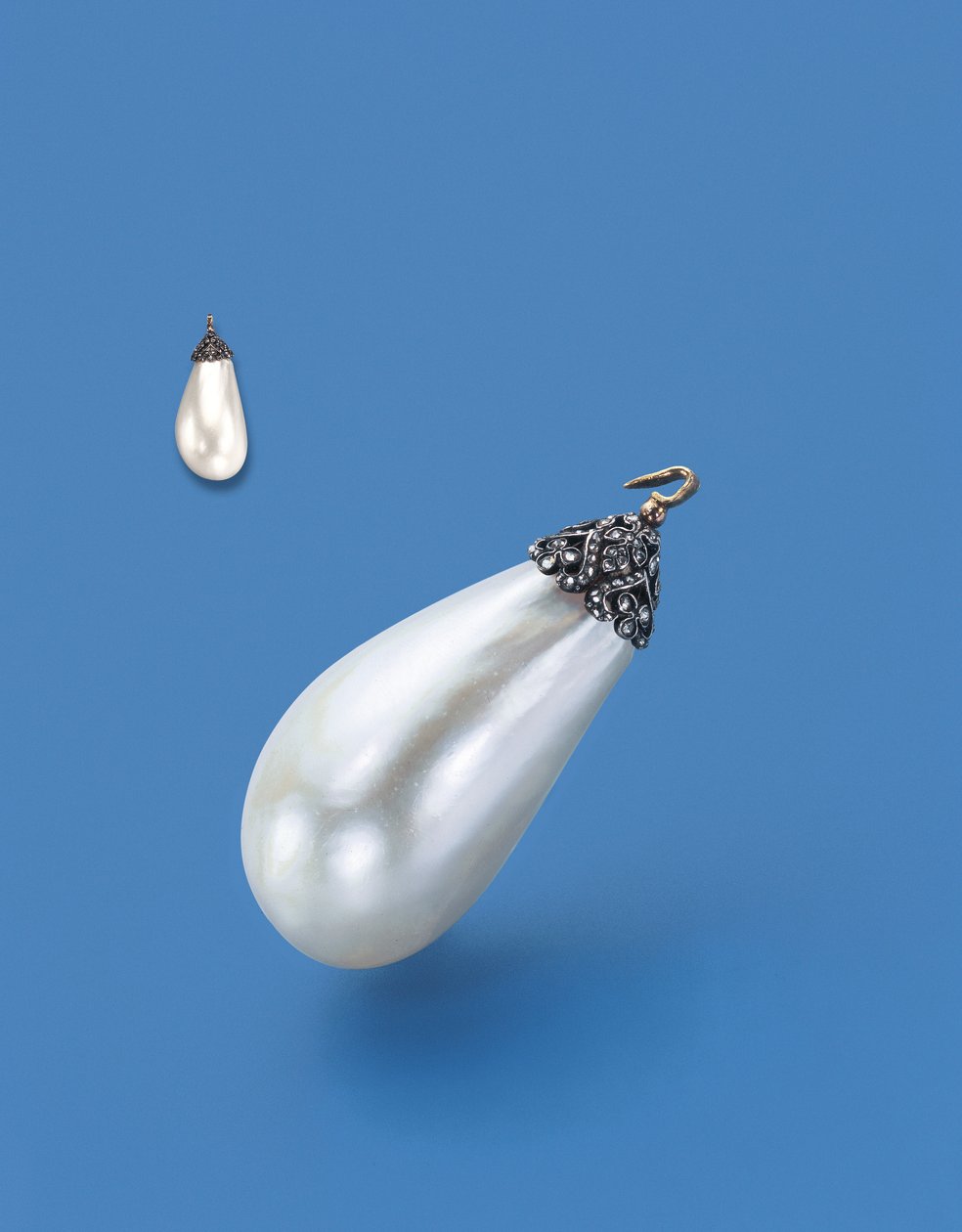 Antikk perleanheng av Unknown artist