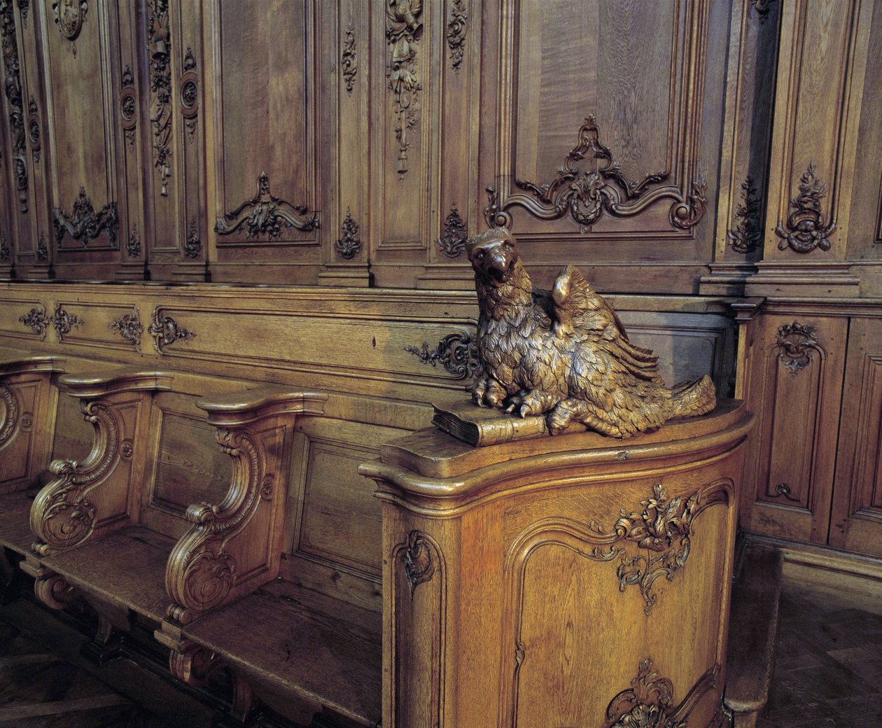 Barokkarkitektur: trebod som representerer en ørn, attributt til evangelisten Saint John. Kor (1700-tallet) av St. Stefanskirken. Innvendig visning. Marmoutier, Bas Rhin (67). av Unknown artist