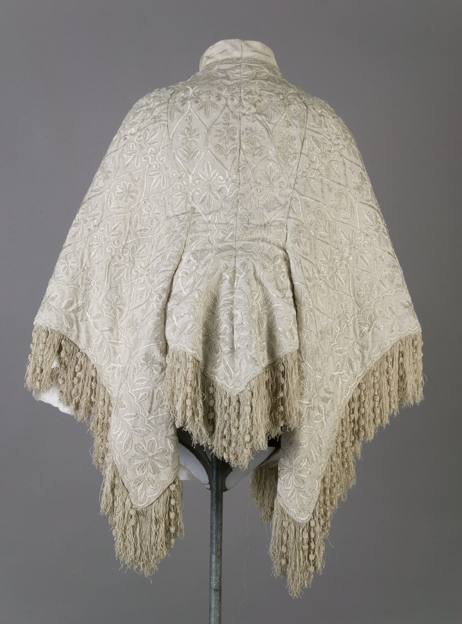 Bertha Palmers frakk, ca. 1870 (sett bakfra), Ribbet silkemoiré, frynser og krystallperler av Unknown artist