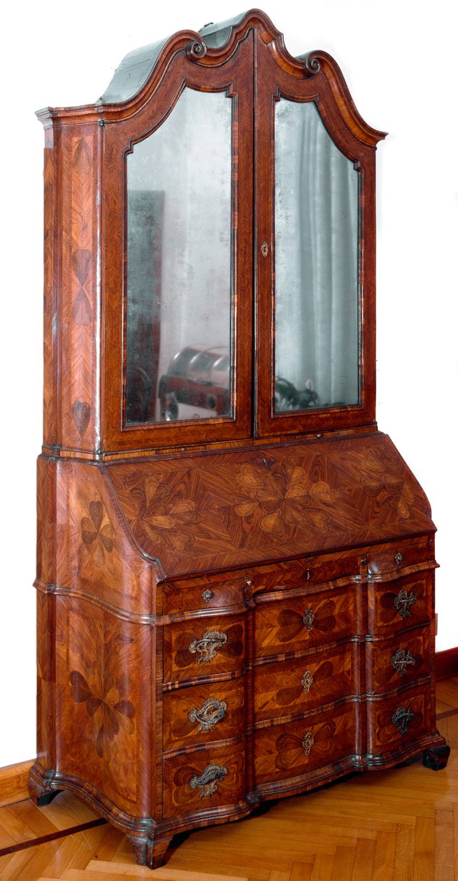 Møbler: trumeau i palisander. 1735 ca. Dim. 257x130x61 cm Privat samling av Unknown artist