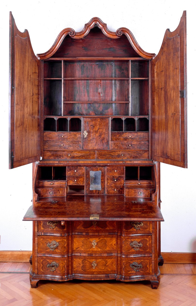 Møbler: trumeau i palisander. 1735 ca. Dim. 257x130x61 cm Privat samling av Unknown artist