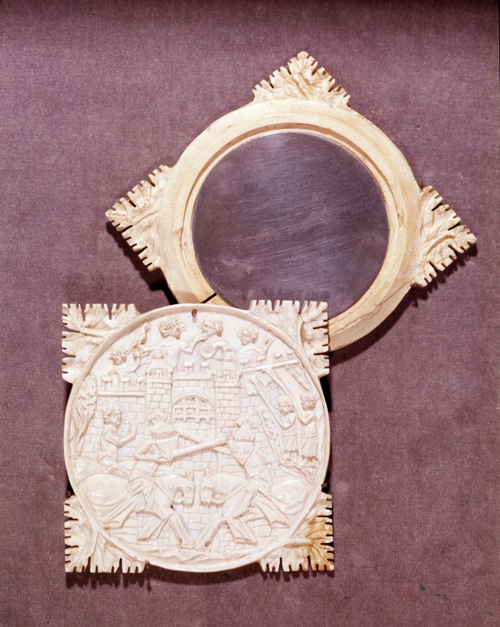Elfenbensspeil og boks som representerer en ridderturneringsscene. 1450-1500. Paris, Nasjonalmuseet for middelalderen, Thermes de Cluny av Unknown artist
