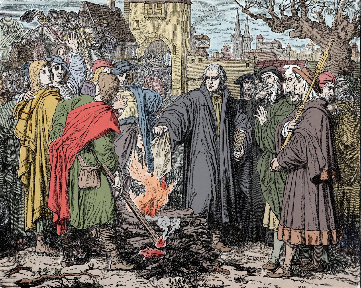 Martin Luther (1483-1546) en Wittenberg brenner boblen av ekskommunikasjon laget av pave Leon X av Unknown artist