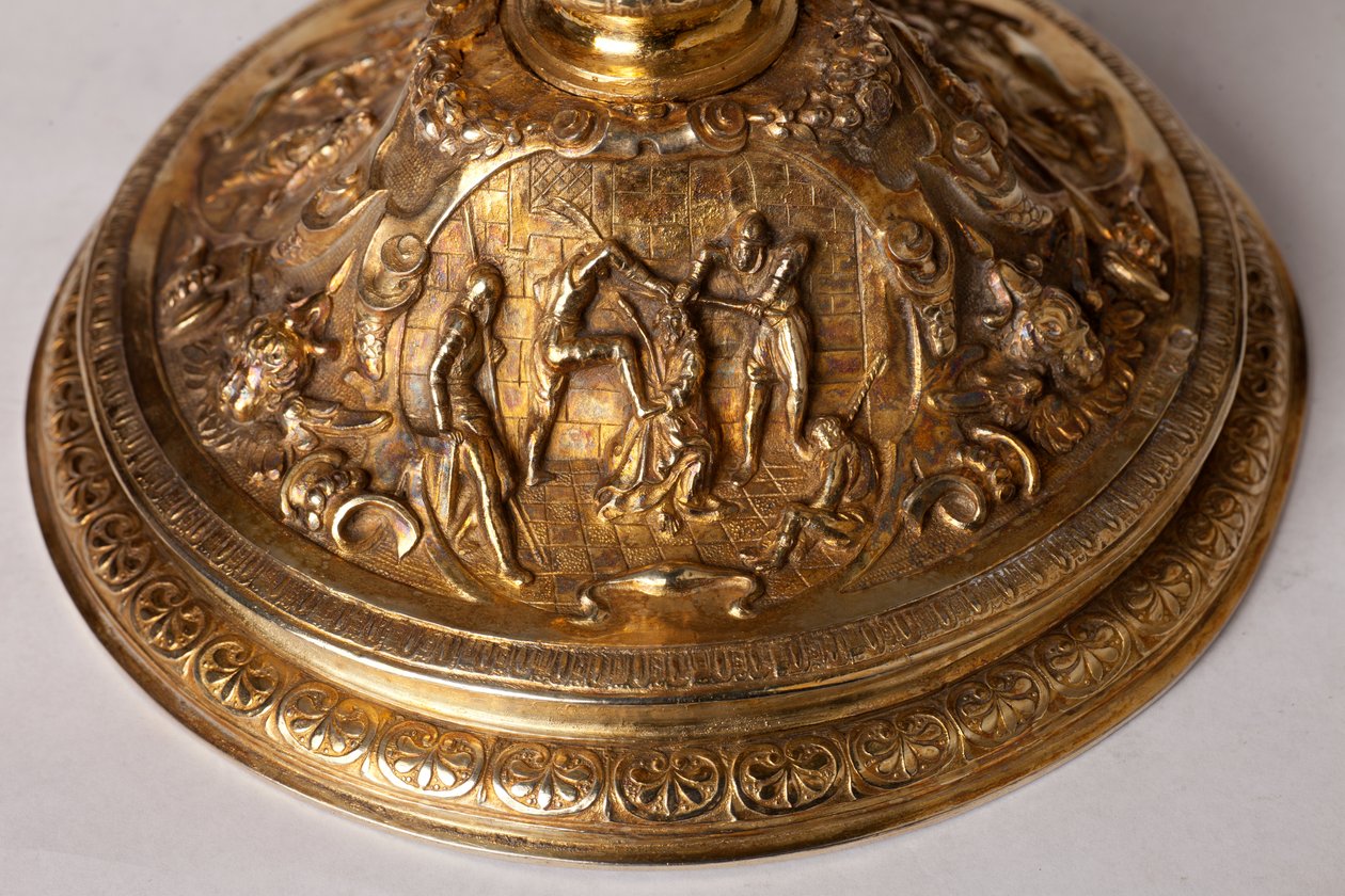 Metallsmedarbeid. Kalk. Gave fra kaniken A. Le Vaillant de la Bassarderie, dekan ved katedralen kapittel 1726 til 1758. 1700-tallet. Detalj nederst. av Unknown artist