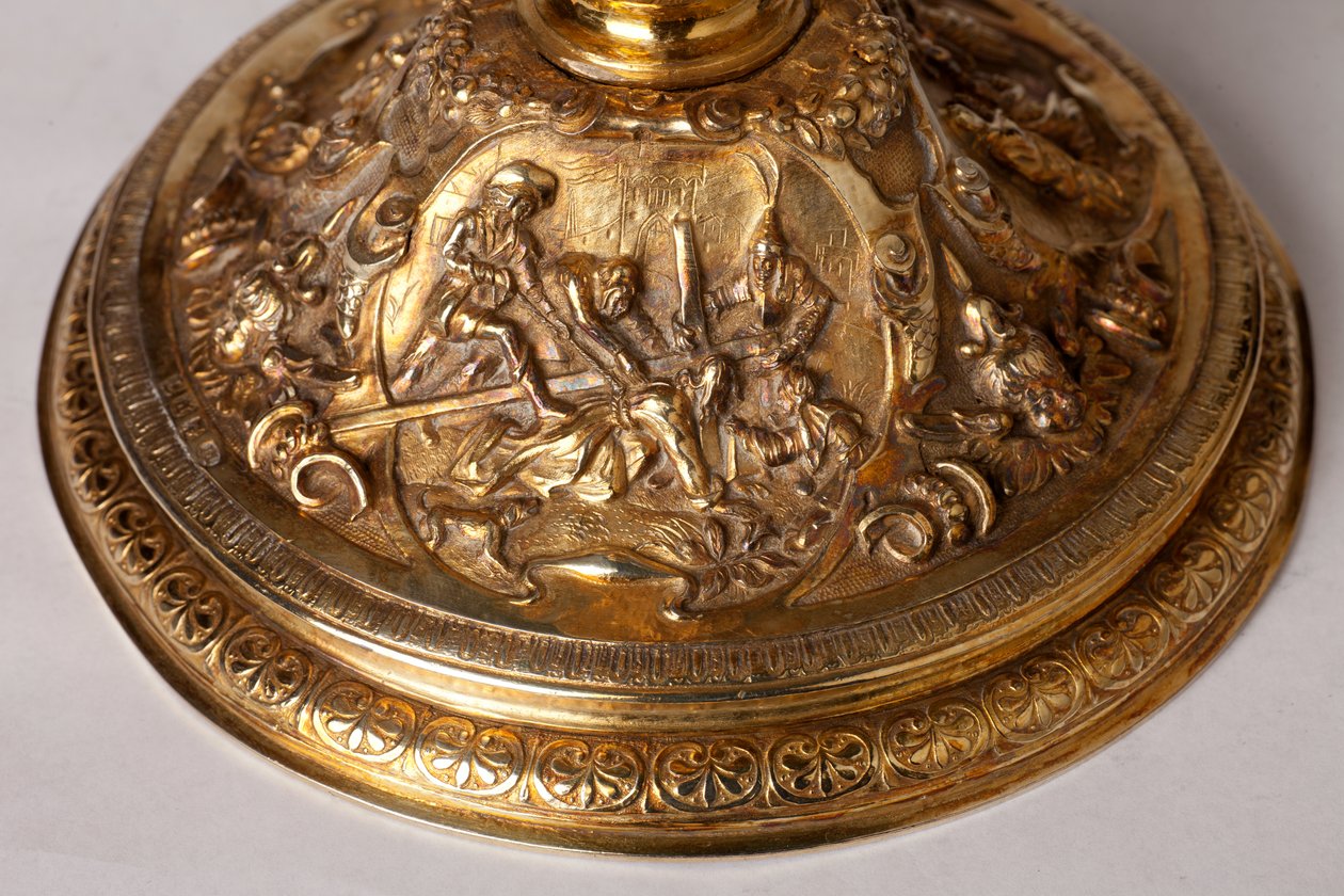 Metallsmedarbeid. Kalk. Gave fra kaniken A. Le Vaillant de la Bassarderie, dekan ved katedralen kapittel 1726 til 1758. 1700-tallet. Detalj nederst. av Unknown artist