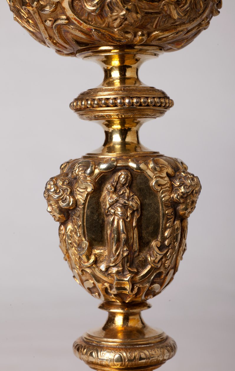 Metallsmedarbeid. Kalk. Gave fra kaniken A. Le Vaillant de la Bassarderie, dekan ved katedralen kapittel 1726 til 1758. 1700-tallet. Detalj. av Unknown artist