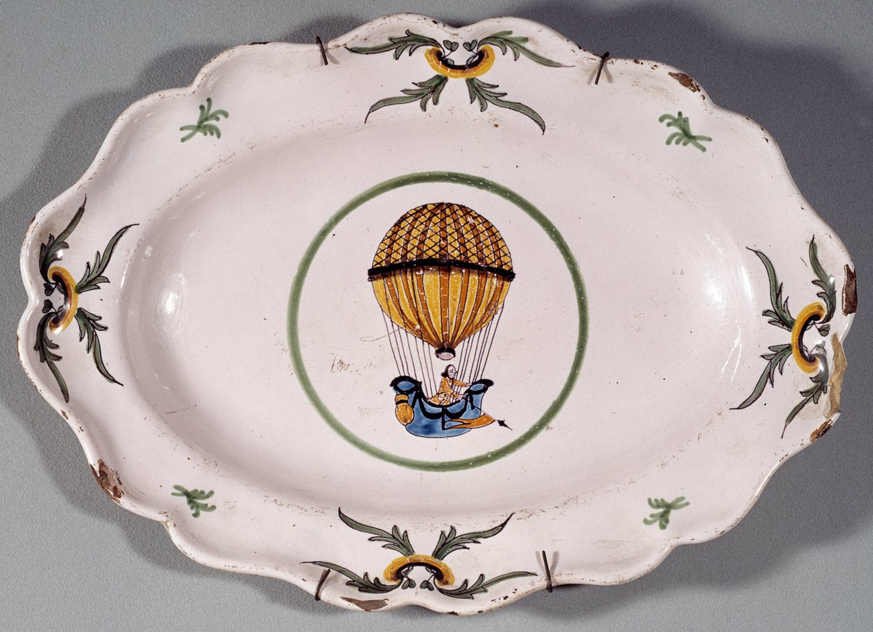 Tallerken i fajanse dekorert av representasjonen av en oppstigning i ballong. Privatsamling fra 1700-tallet av Unknown artist