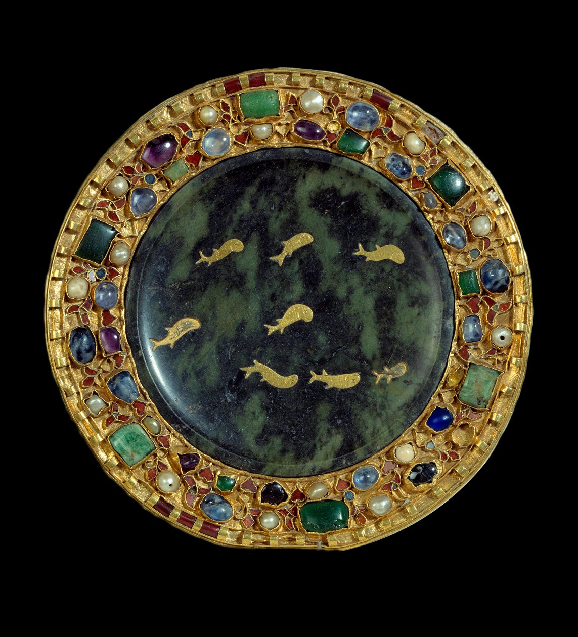Religiøs gjenstand: serpentinpatene fra det 1. århundre f.Kr. eller det nedre romerske rike og gullramme innlagt med perler og edelstener fra perioden til Karl den skallede (850-900 e.Kr.). Paris, Louvre-museet av Unknown artist