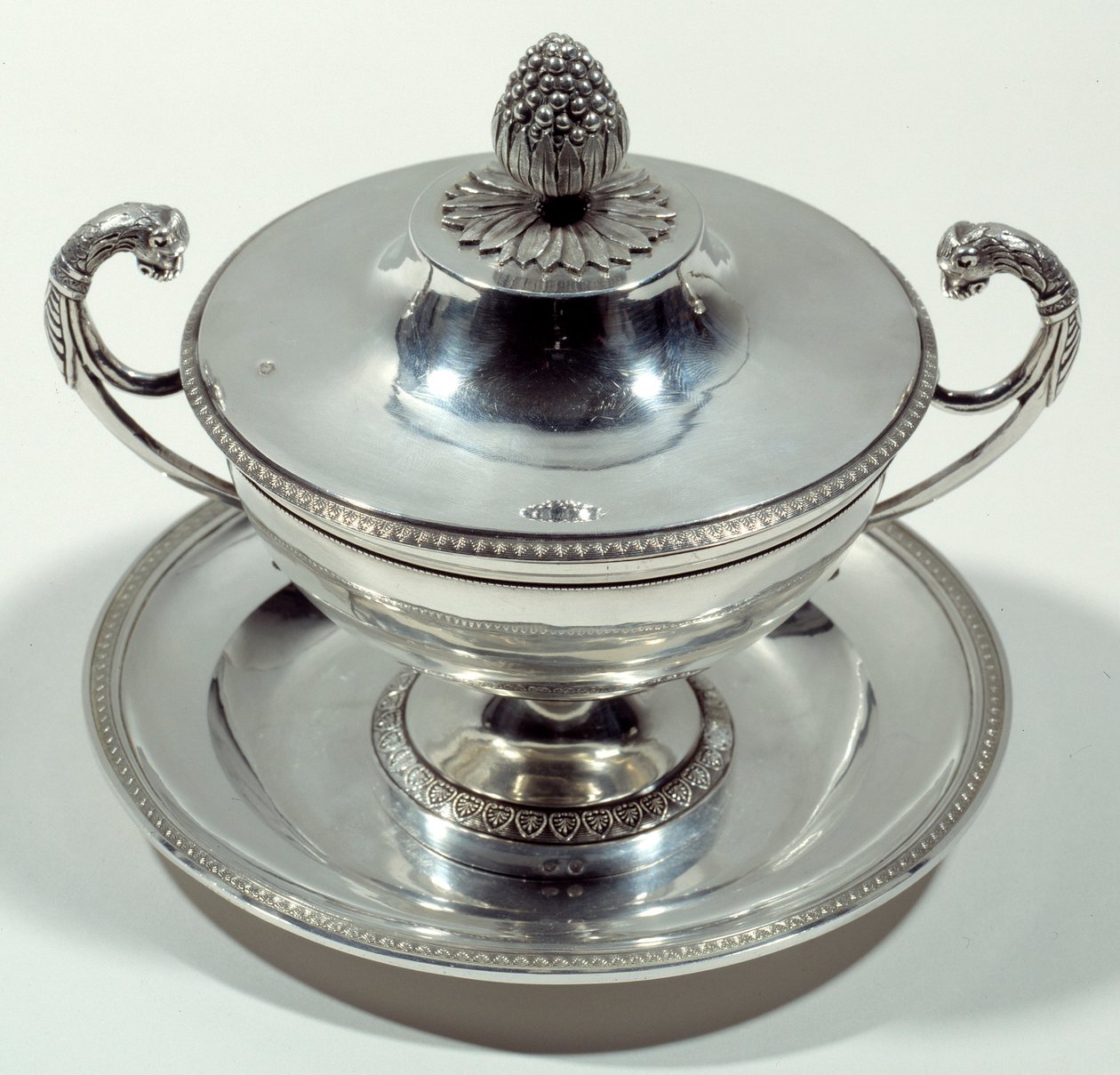 Sølvbeger med topp topp av en kongle. 1789-1809. Se. Nasjonalt renessansemuseum av Unknown artist