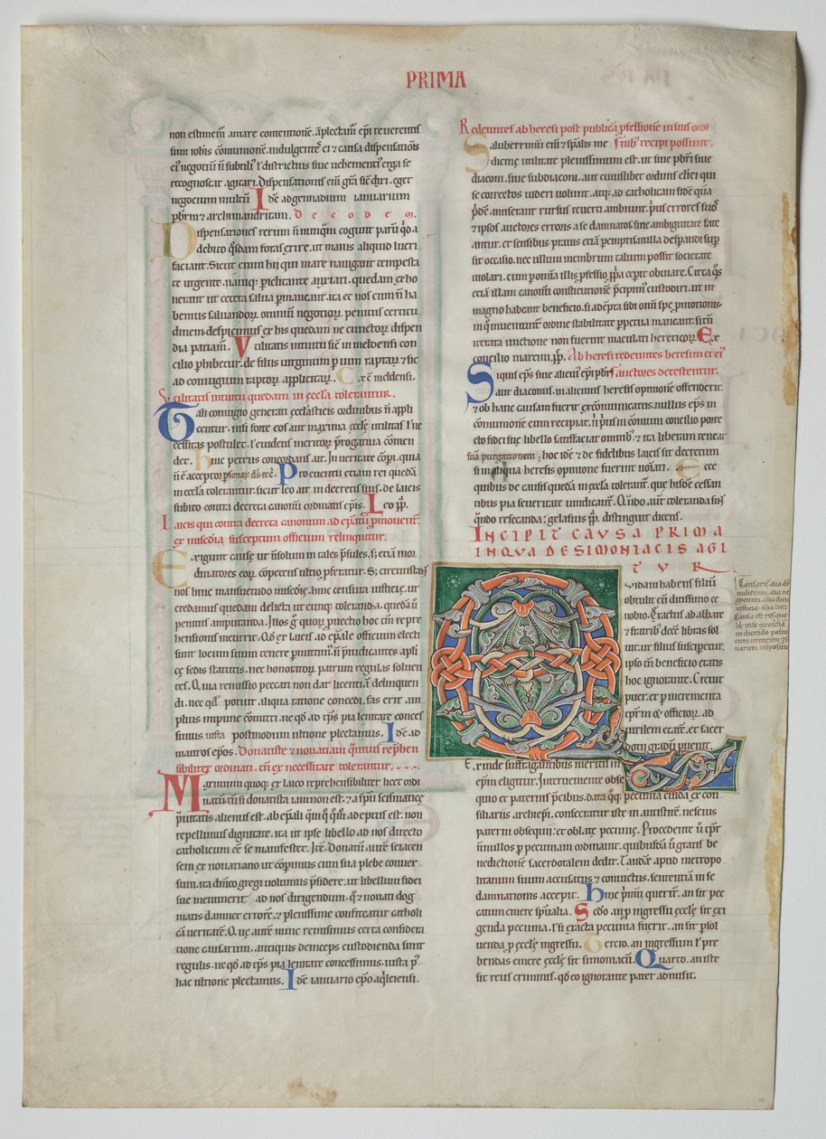 Single Leaf from a Decretum av Gratian: Dekorert initial Q[uidam Habens Filium Obtulit] og firedobbel arkade med konkordans av greske og latinske alfabeter av Unknown artist