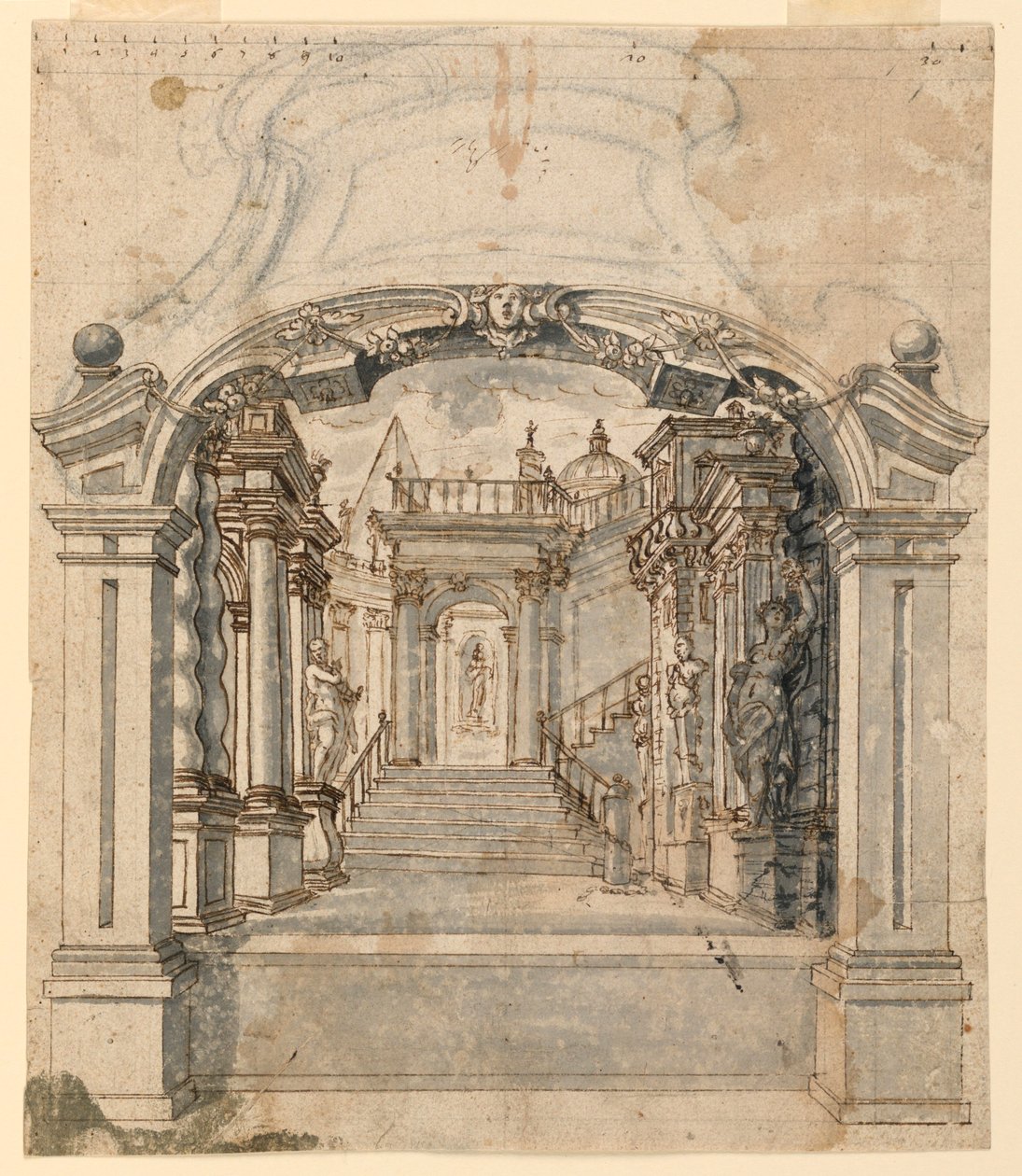 Scenedesign: Trapp med skulpturer av Unknown artist