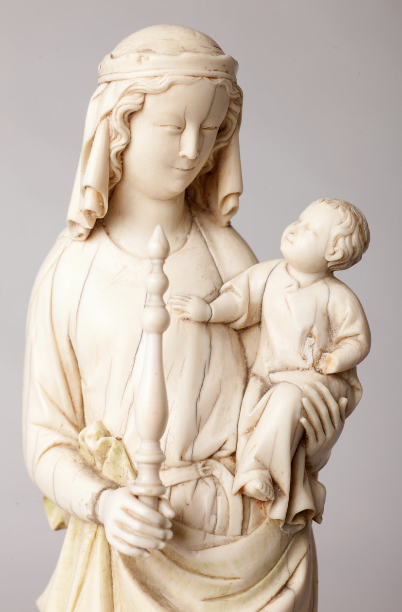 Statue. Madonna og barn. Gave fra Mgr Cantineau, dekan ved katedralkapitlet. Elfenben. 1200-tallet. Detalj, byste. av Unknown artist
